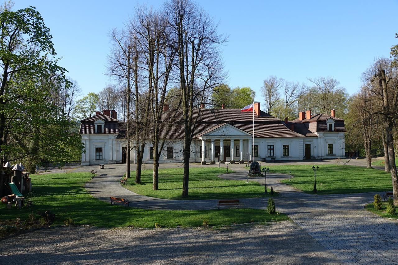 Gosciniec Dworski W Ropie - Pokoje Goscinne Ropa Exterior photo